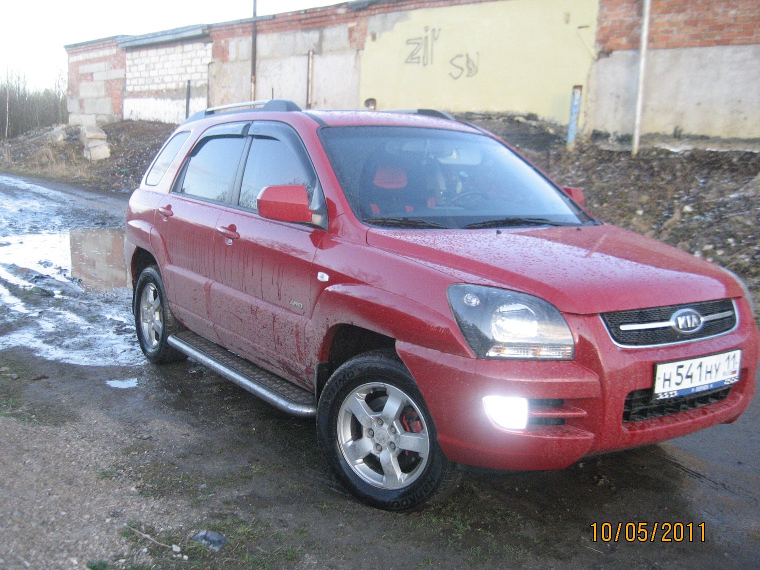 Kia Sportage 2010 красный