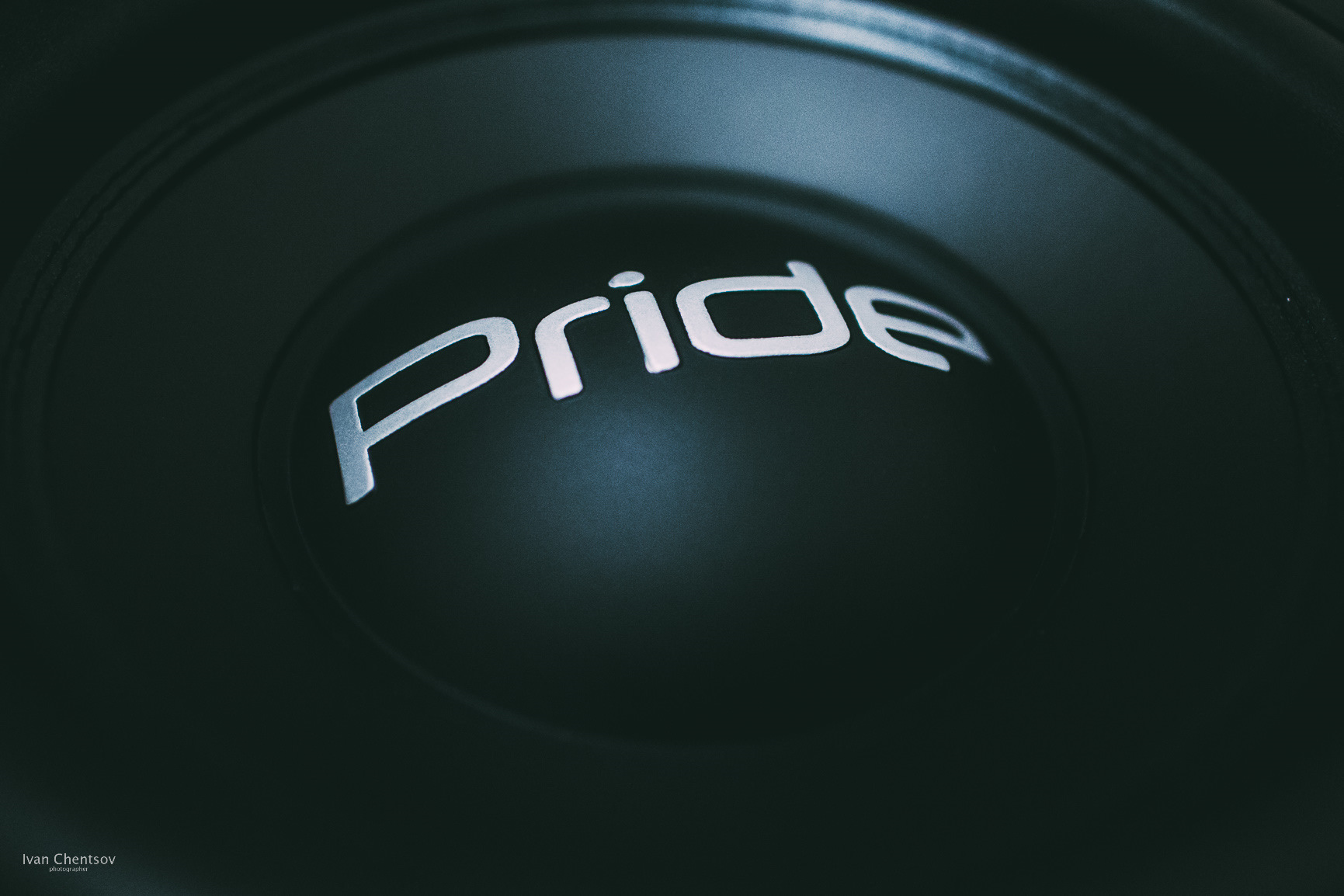 Прайд нальчик номер телефона. Pride car Audio сабвуфер. Динамик логотип Pride. Эмблема Pride car Audio. Прайд колонки в черном фоне.