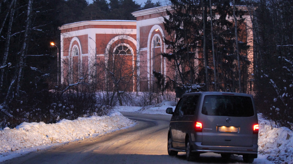 Volkswagen Multivan Песок 2.0 TDI