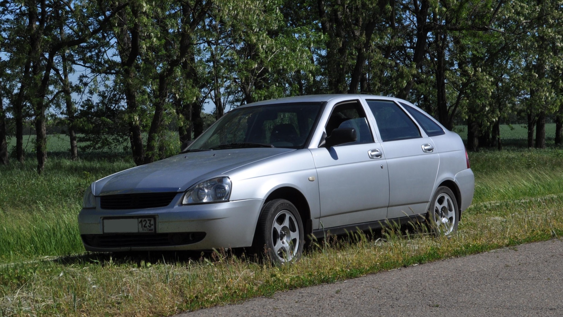 Приор плюс. Лада Приора хэтчбек 2011. Lada Priora 2011 хэтчбек. Приора хэтчбек 2011 года. Приора 2 2011 хэтчбек.