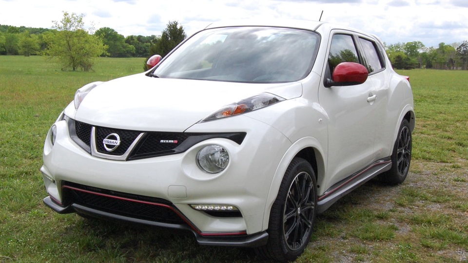 Nissan Juke 2013. Ниссан Жук белый 2013. Ниссан Жук 2014 АКБ.