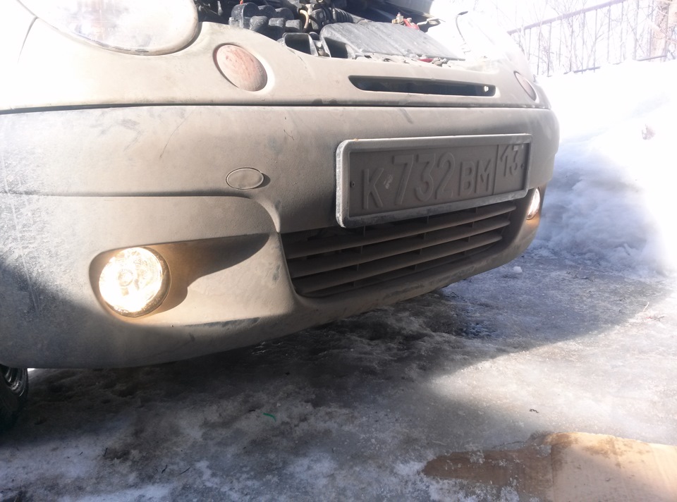Дэу матиз установить противотуманки. e72d182s 960. Дэу матиз установить противотуманки фото. Дэу матиз установить противотуманки-e72d182s 960. картинка Дэу матиз установить противотуманки. картинка e72d182s 960. ПредисловиеПриобрел я себе Мотю в ушатанном состоянии. "Полечил" бедолагу и взялся исправлять мелкие косяки. На этот аппарат были установлены кустарно противотуманки (ПТФ). Установили их очень просто, не замарачиваясь. От замка зажигания кинули проводок (+) напрямую к фарам, а массу тянули через кнопку в салоне.