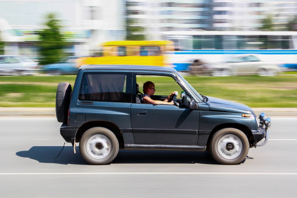 Сузуки 1.6. Suzuki Escudo 3 поколение. Suzuki/Escudo /SUV-3-Doors 2 поколение. Сузуки эскудо 3 двери. Suzuki Escudo 1 поколение 3 двери.