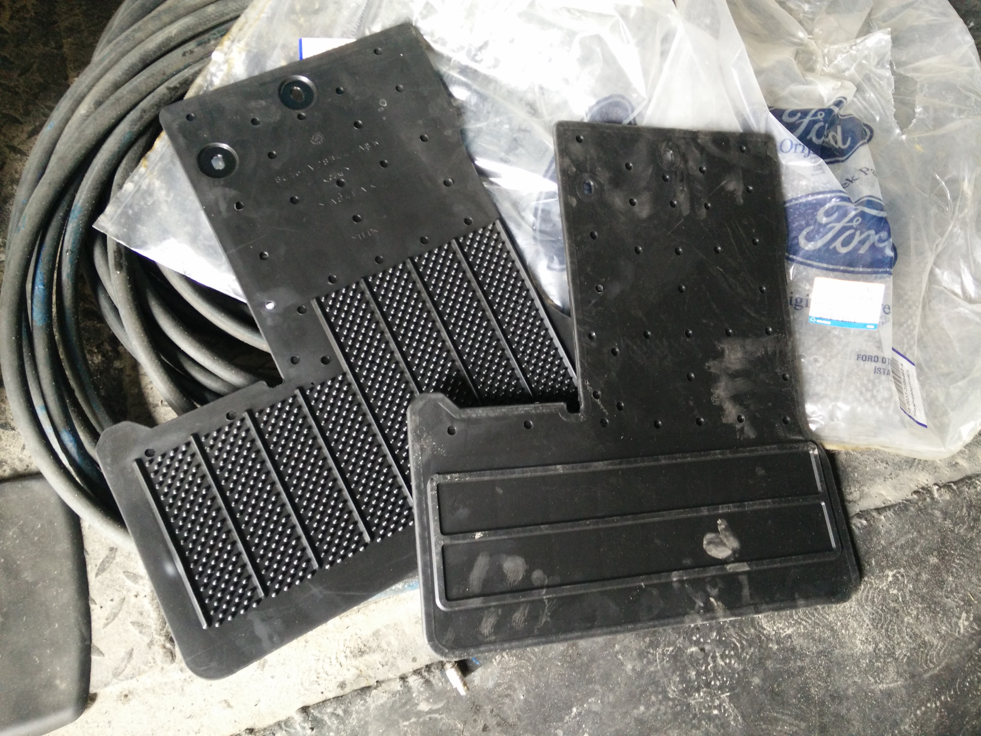 брызговик правый форд транзит 2015. задние брызговики форд транзит фургон. брызговики передние форд транзит 2012. брызговики задние ford transit спарка. брызговик передний правый форд транзит 2015.