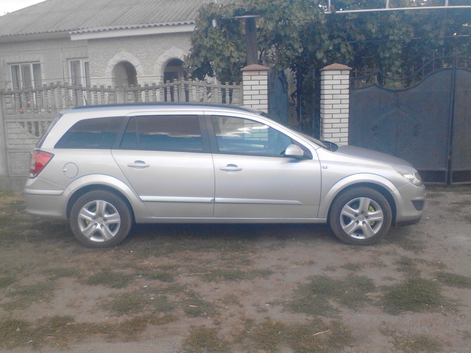 зелёные суппорта — Opel Astra H, 1,3 л, 2008 года | колёсные диски | DRIVE2