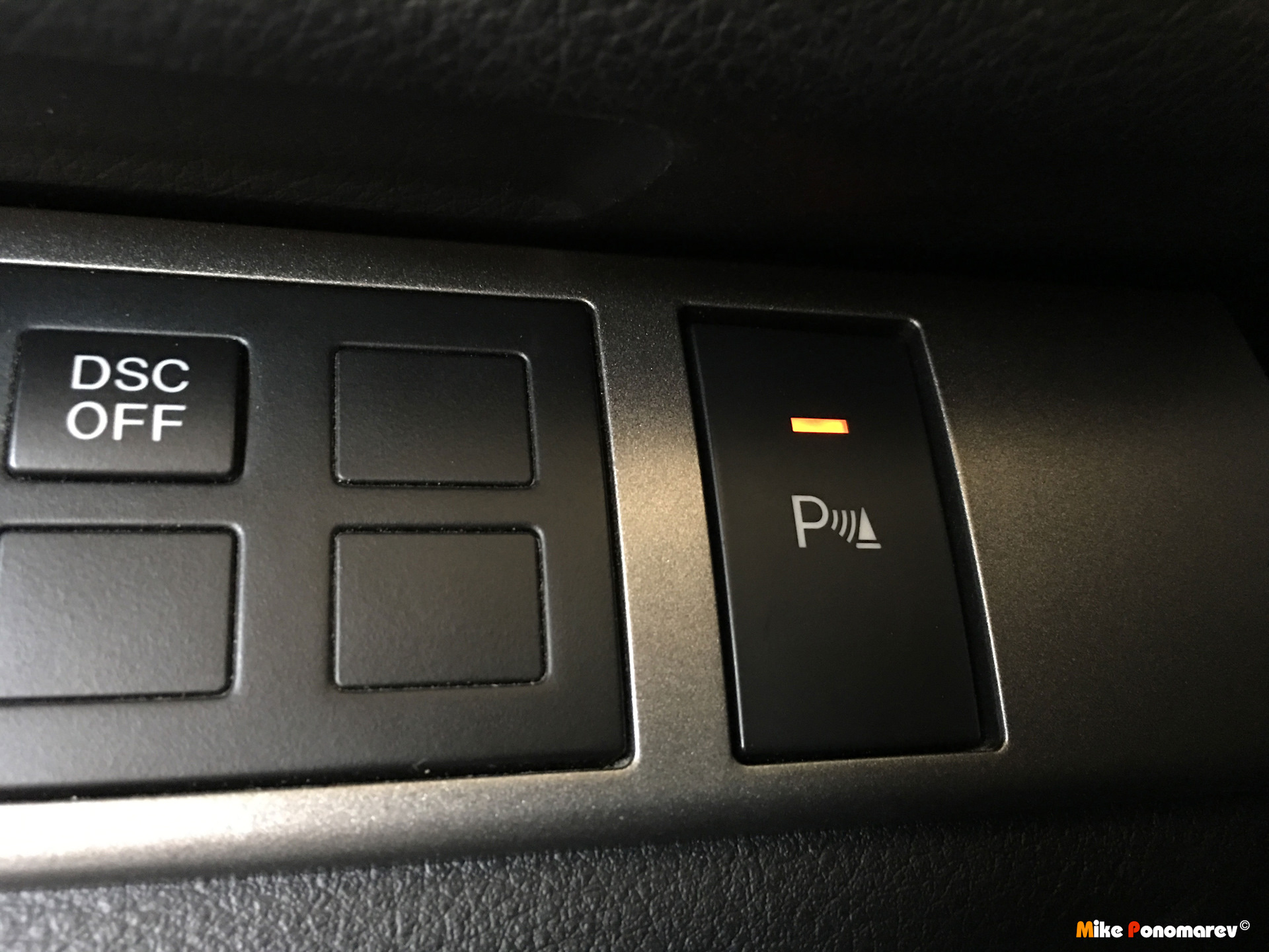 Рав 4 кнопку. Кнопка парктроника Mazda 3 BL. Кнопка парктроника Toyota RAV 4. Кнопка парктроника Тойота рав 4 2011 года. Рав 4 кнопка включения переднего парктроника.