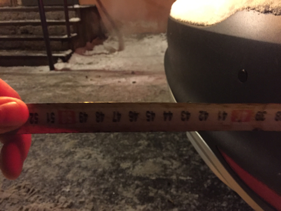 Растояние от конца колеса, до кромки бампера 44, не совсем хорошо для проходимца, но зато угол съезда очень четко отформован внутренними элементами, и плюс с эстетической точки зрения и минус, в случае чего, мой глушитель уже с вмятиной) и не я ставил) — BMW 2 series Active Tourer (F45)