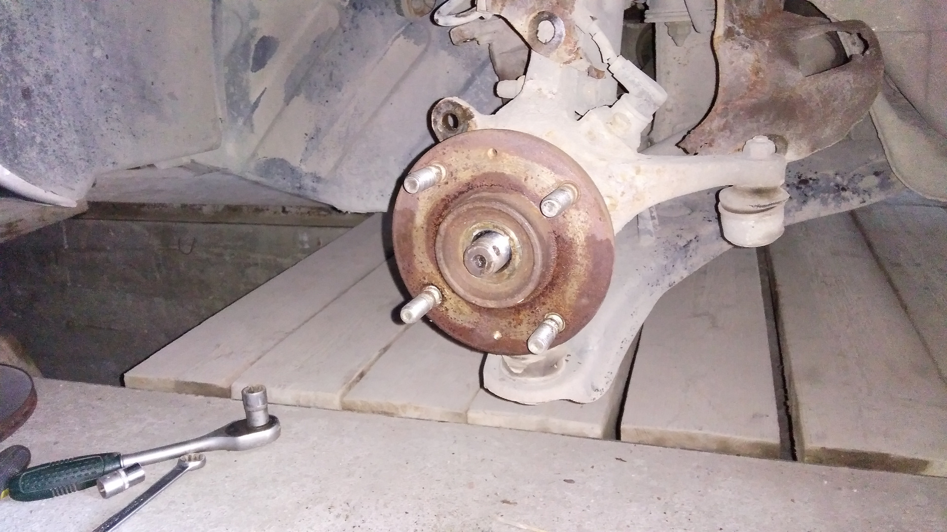 замена переднего ступичного подшипника хендай. замена переднего ступичного подшипника хендай. ступичный подшипник соната ef. съемник ступичного подшипника хендай акцент тагаз. ступичный подшипник хендай соната 6 2011 года.