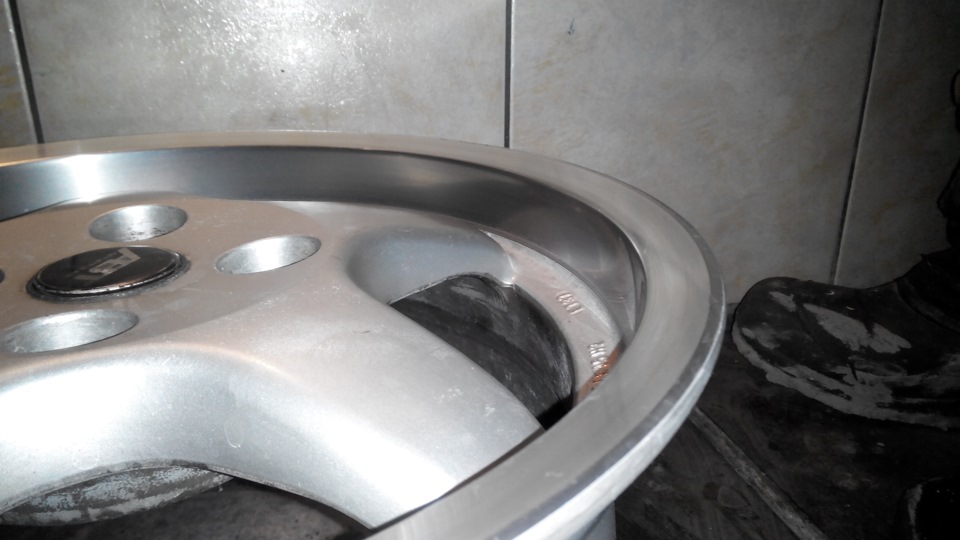 Машинка для полировки дисков cd dvd. Шлифовка дисков автомобиля. Шлифовка колесных дисков своими руками. Полировка дисков aa-rsm595. Полировка дисков.