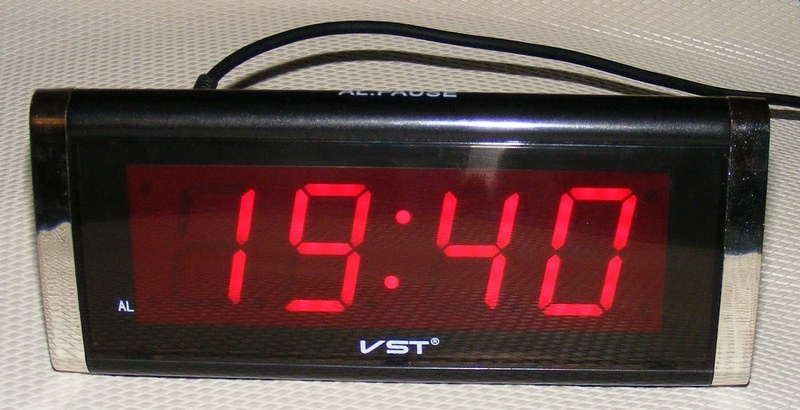 Часы vst видео. Часы VST 731. Часы автомобильные VST-7060. Часы автомобильные VST-7043. Цифровой автомобильный вольтметр VST 706.