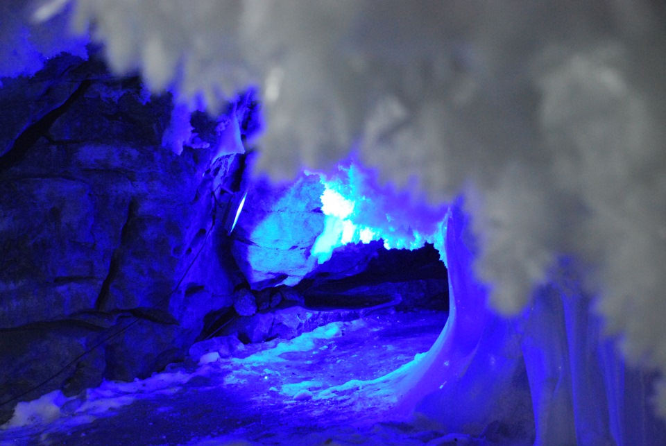 Почему в пещерах холодно. Кунгурская пещера гиф. Ледяная пещера Нижний Новгород. Кунгурские пещеры наследие ЮНЕСКО В России. Парк с пещерами с холодной комнатой.