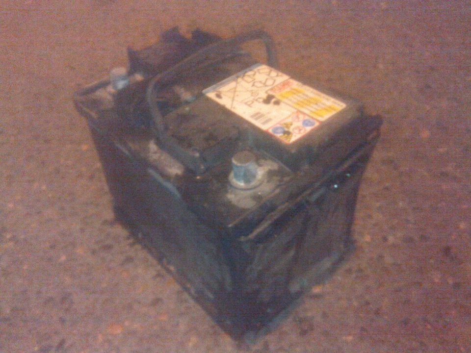 Взорвался аккумулятор! — Citroen C3 Picasso, 1,4 л, 2009 года | поломка ...