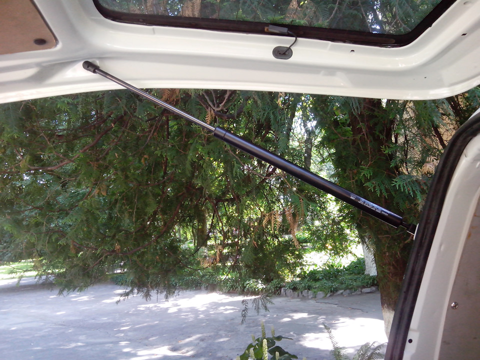 амортизаторы задней ляды — Volkswagen Transporter T4, 1,9 л, 1995 года ...