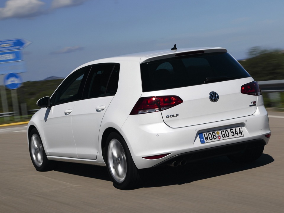 Фото белых гольф. Golf 2012 Volkswagen Golf. Фольксваген гольф 2012 белый. Golf 7.5. Golf 6 2012 TSI.