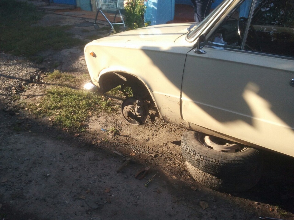 Решил сменить тормозные колодки — Lada 21011, 1,3 л, 1978 года | своими ...