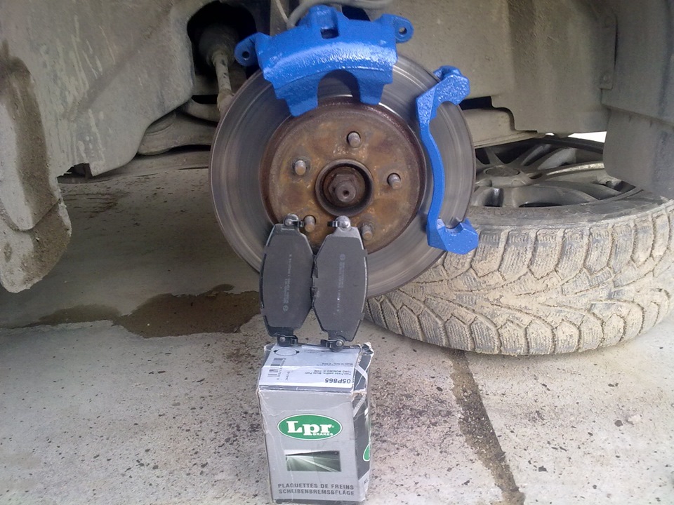 Замена передних колодок - Ford Mondeo IV, 2 л, 2010 года расходники DRIVE2