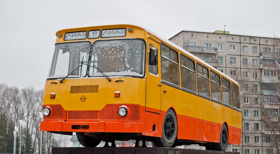 Транспорт ликино дулево. Памятник ЛИАЗ 677 В Ликино-Дулево. Памятник автобусу ЛИАЗ 677 В Ликино дулёво. ЛИАЗ Ликино Дулево. Памятник автобусу ЛИАЗ-677.