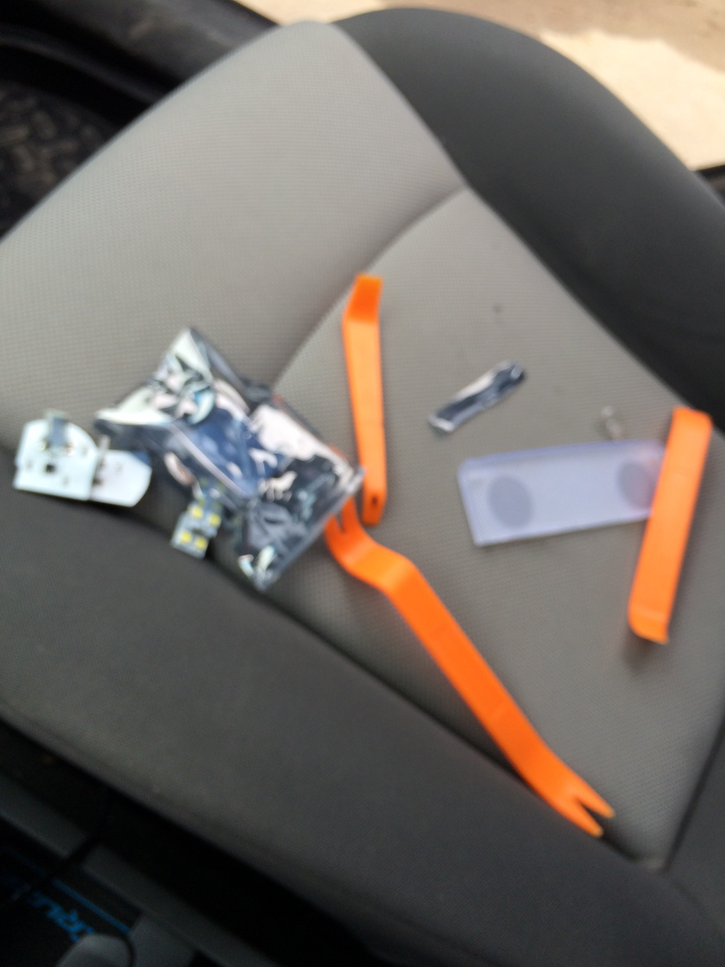 Замена лампочек подсветки салона на светодиодные. Мини пост ...