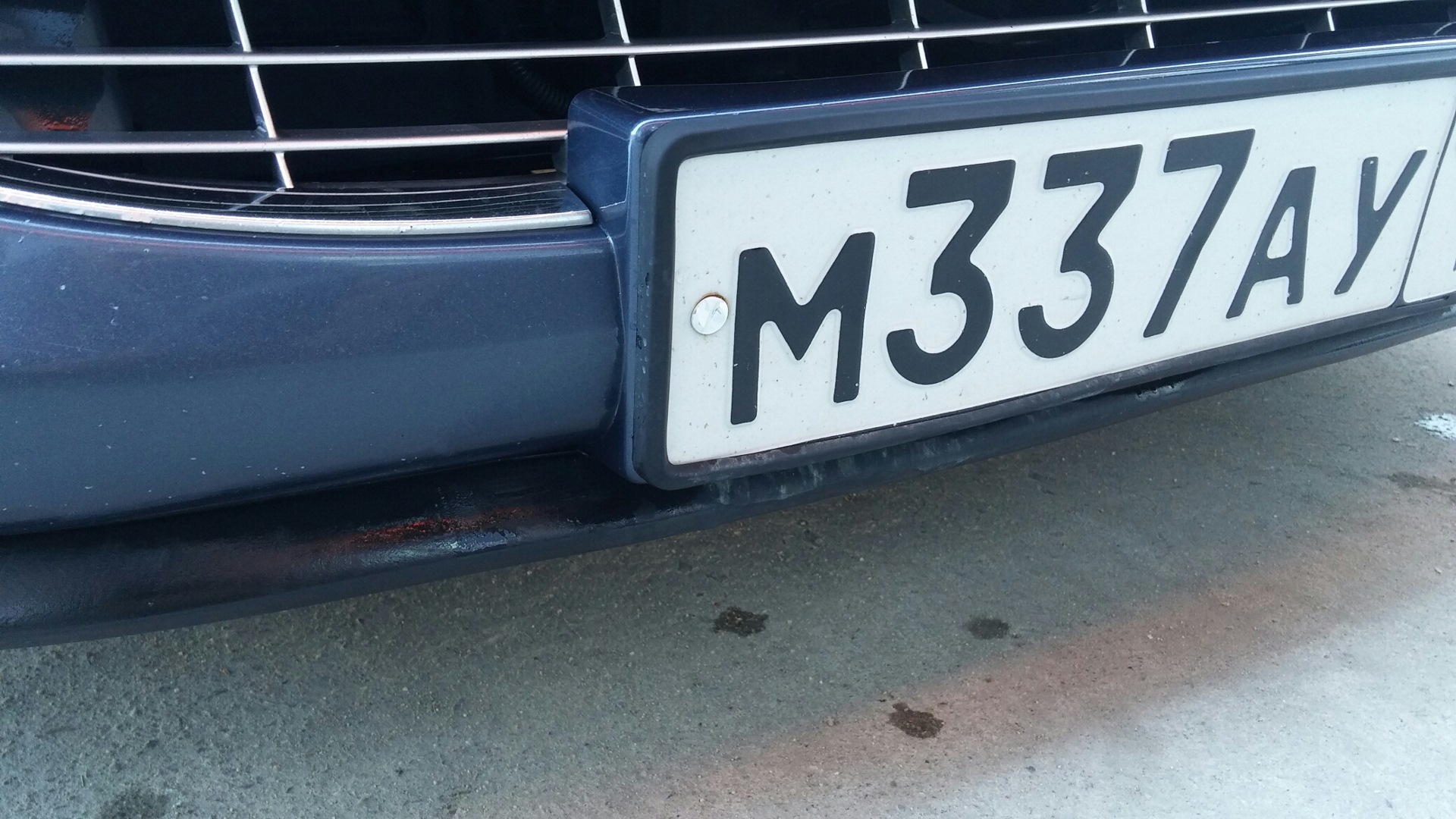 217. Рамка на номер авто прикольная. Установка номерных рамок. Рамка для гос номера авто. Крепление рамки номерного знака.