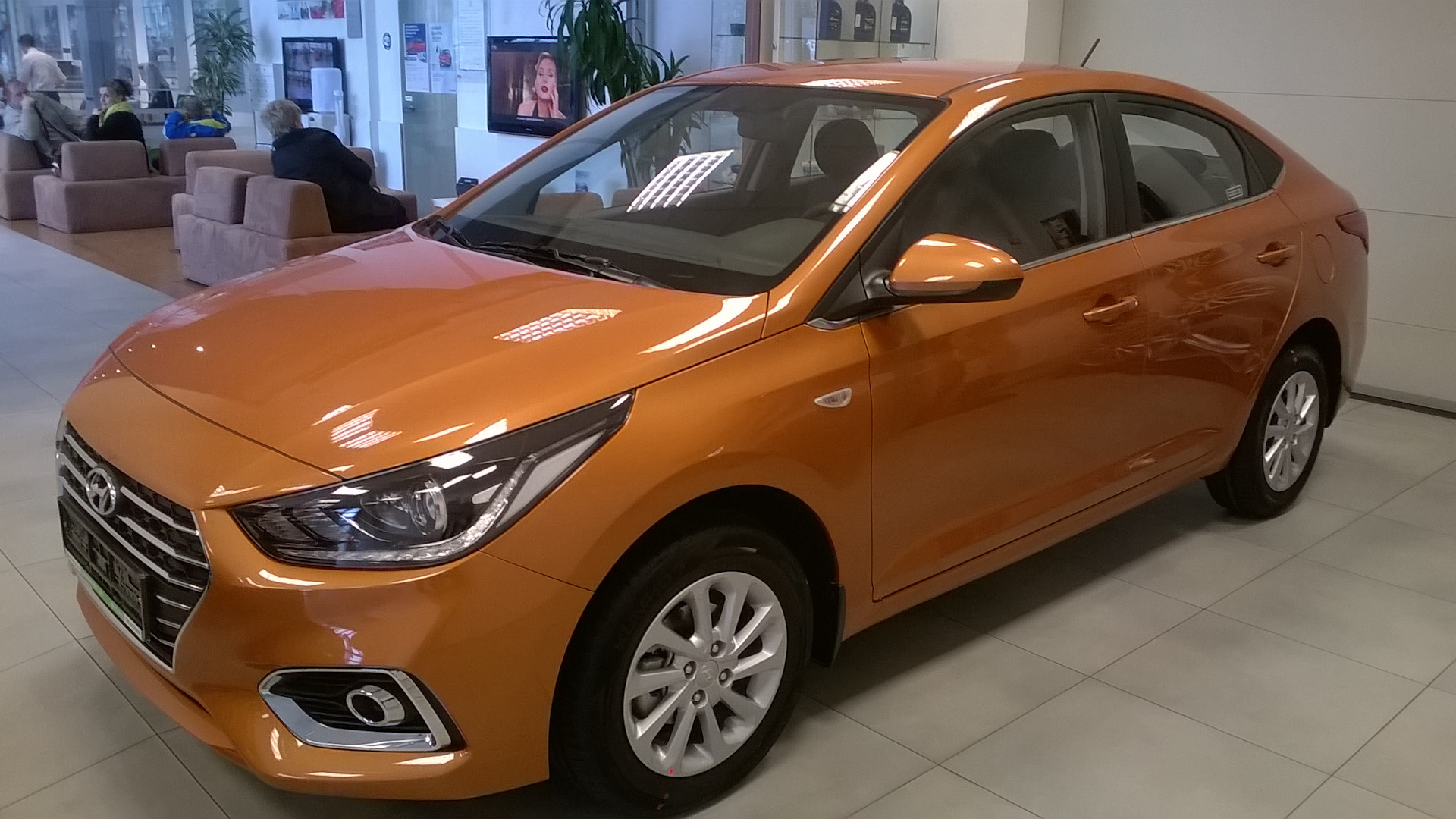 Что то фото hyundai solaris 2014 год хэтчбек коричневого цвета