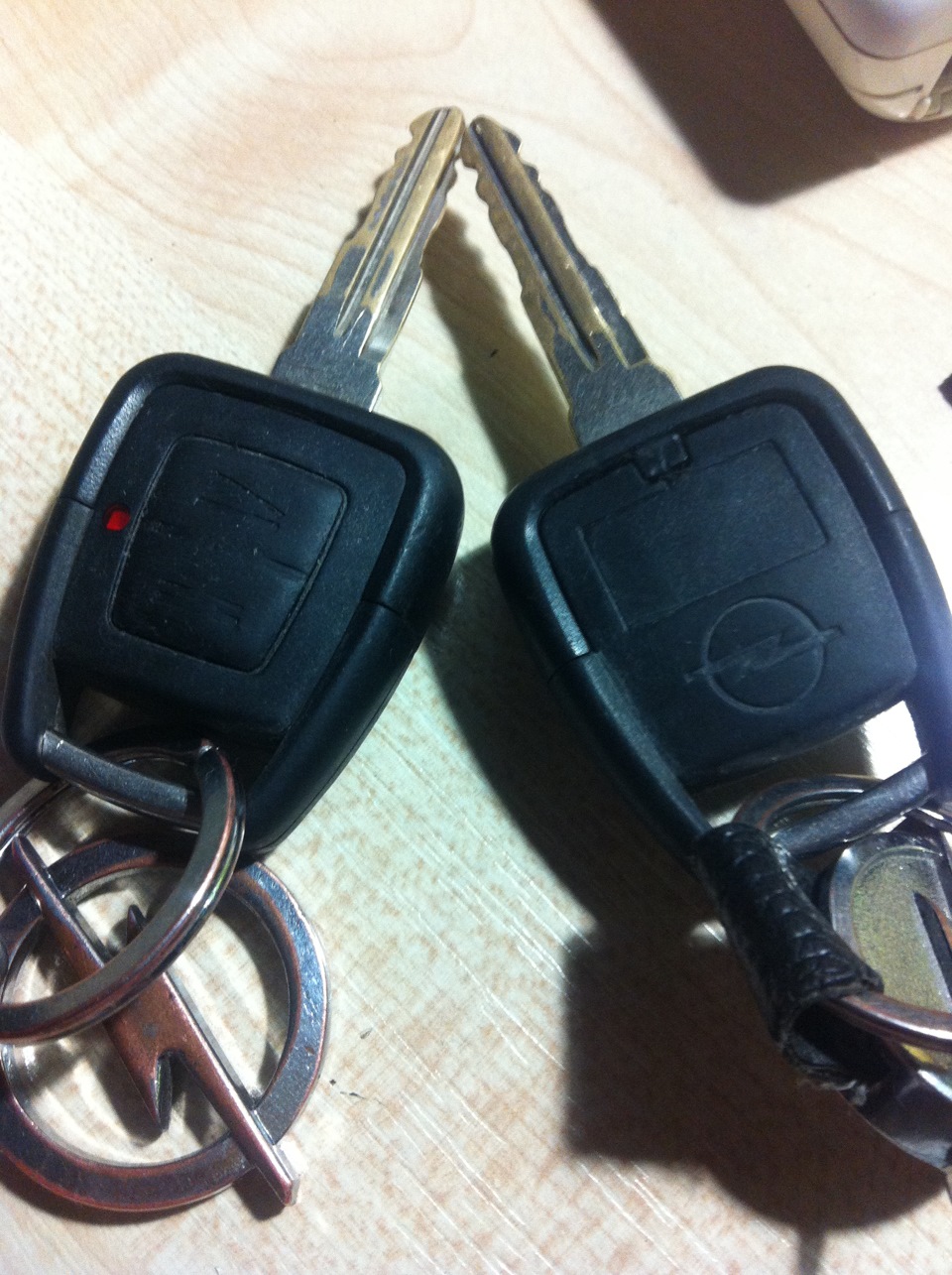 Ключ опель зафира б. Ключ Opel Vectra b 1999. Ключ Опель Вектра б 1999. Ключ зажигания Opel Frontera. Чип ключа Опель Вектра с.