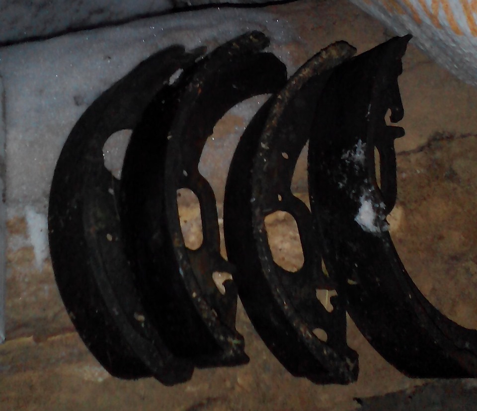 Замена задних тормозных колодок — Lada Калина 2 универсал, 1,6 л, 2013 ...