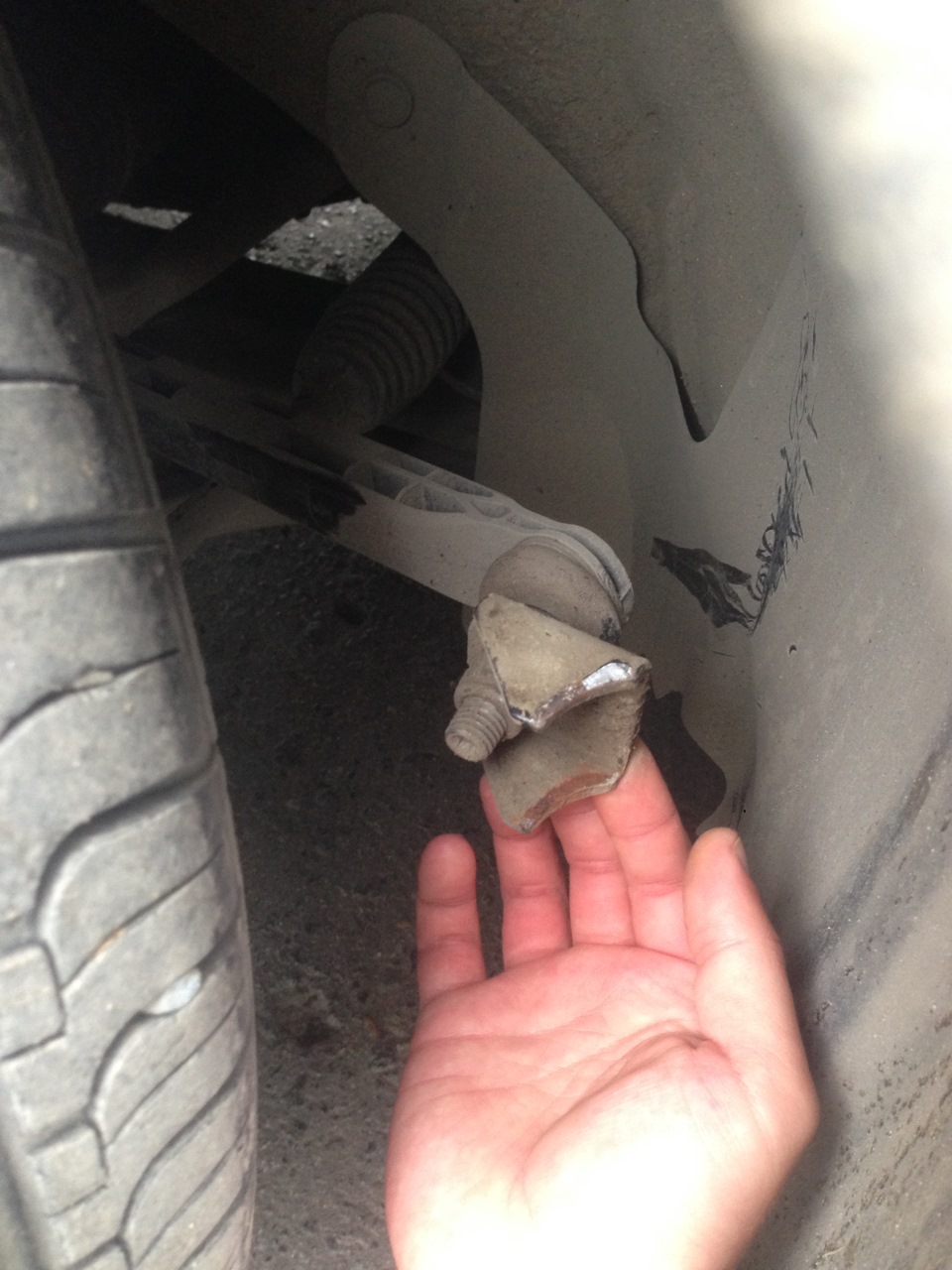 вырвало стойку. шевроле ланос 2007 года стойки стабилизатора.