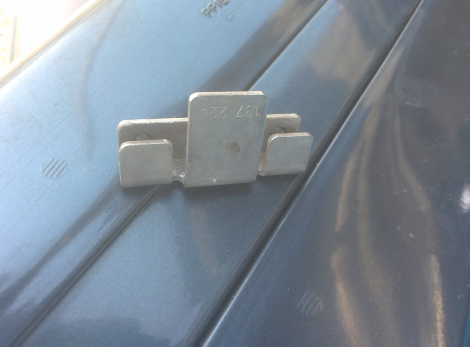 Как крепить оригинальный спойлер Hella. — BMW 5 series (E34), 4 л ...