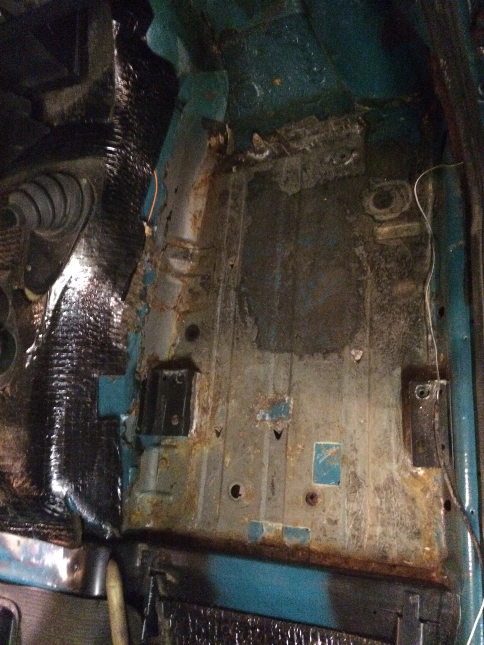 Вскрытие полов — Lada 4x4 3D, 1,7 л, 1999 года | кузовной ремонт | DRIVE2