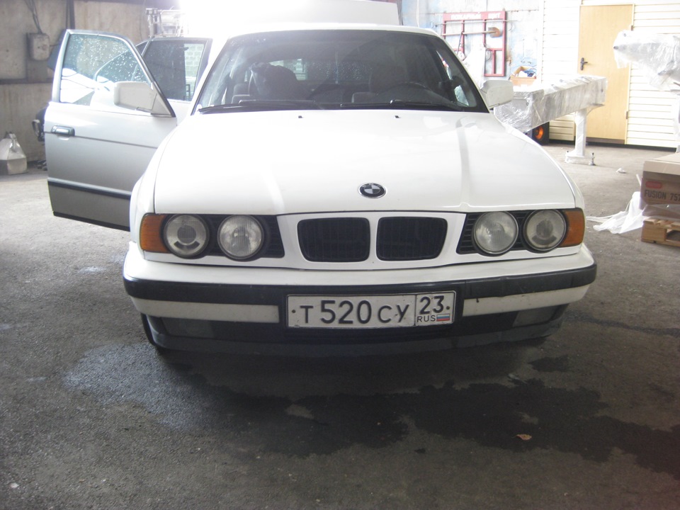 Е34 узкая морда. БМВ е34 широкая морда. BMW e34 широкая морда. БМВ 34 широкая морда. Белая БМВ Е 34 широкой мордой.