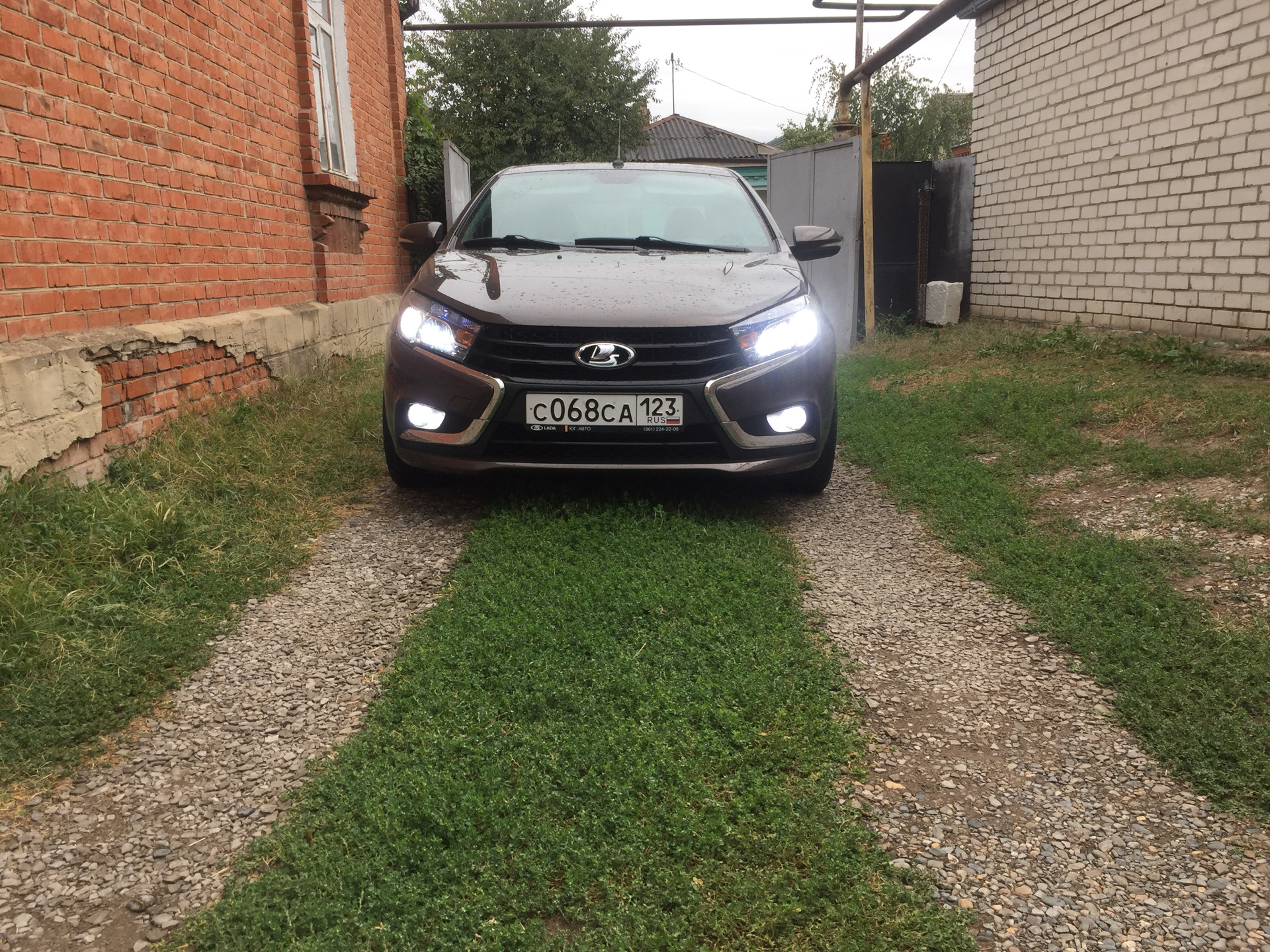 Белые Дхо Лада Веста Купить