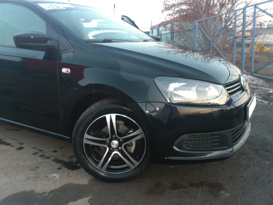 volkswagen polo 2011 черный