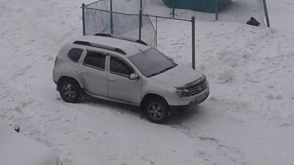 Duster не гаснет лампа уровня топлива, не показывает уровень топлива ...