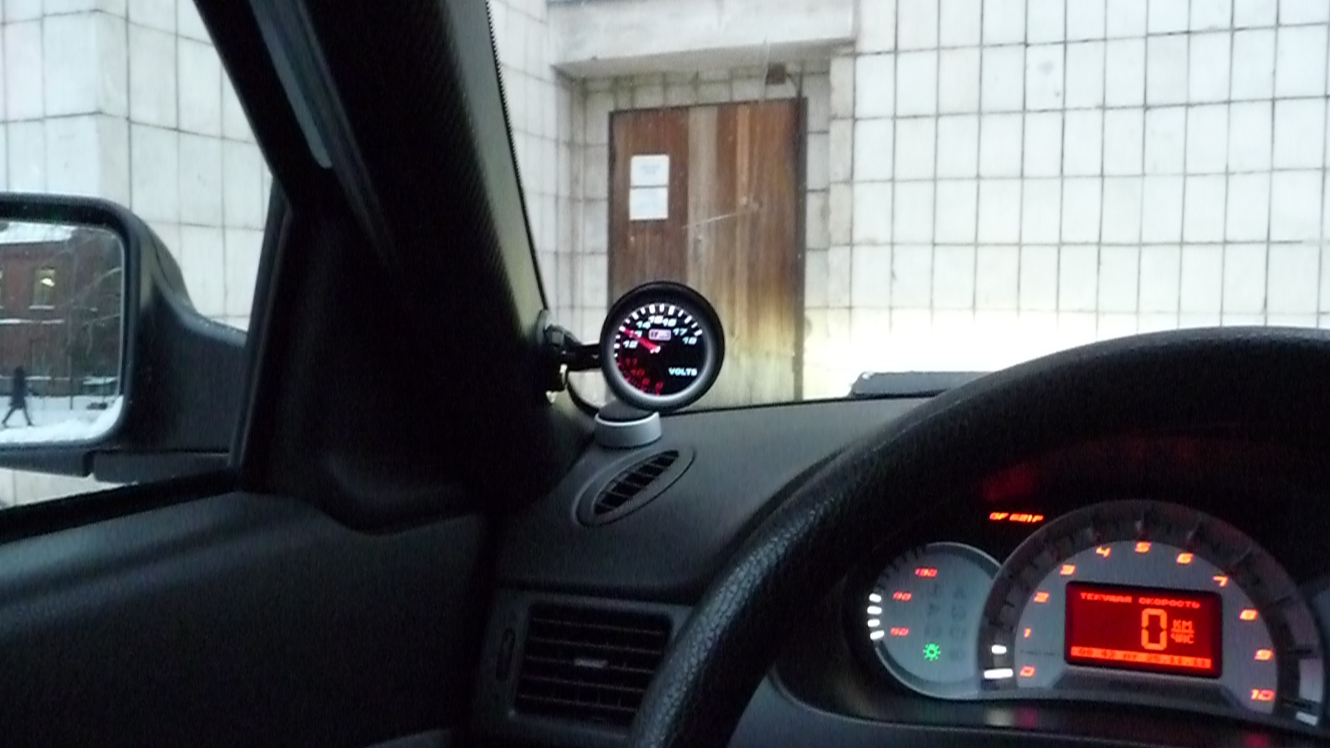 Auto Gauge (Вольтметр) — Lada Приора хэтчбек, 1,6 л, 2010 года | аксессуары  | DRIVE2