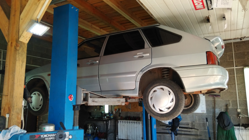 Замена патрубков, и Тосола на Антифриз — Lada 2114, 1,5 л, 2005 года ...