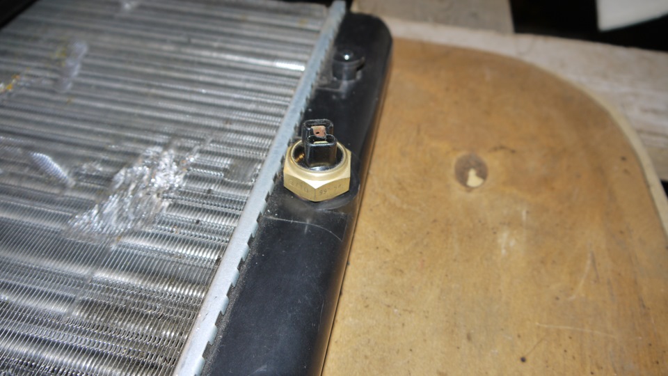 Установка датчика в радиатор охлаждения — Lada 21086