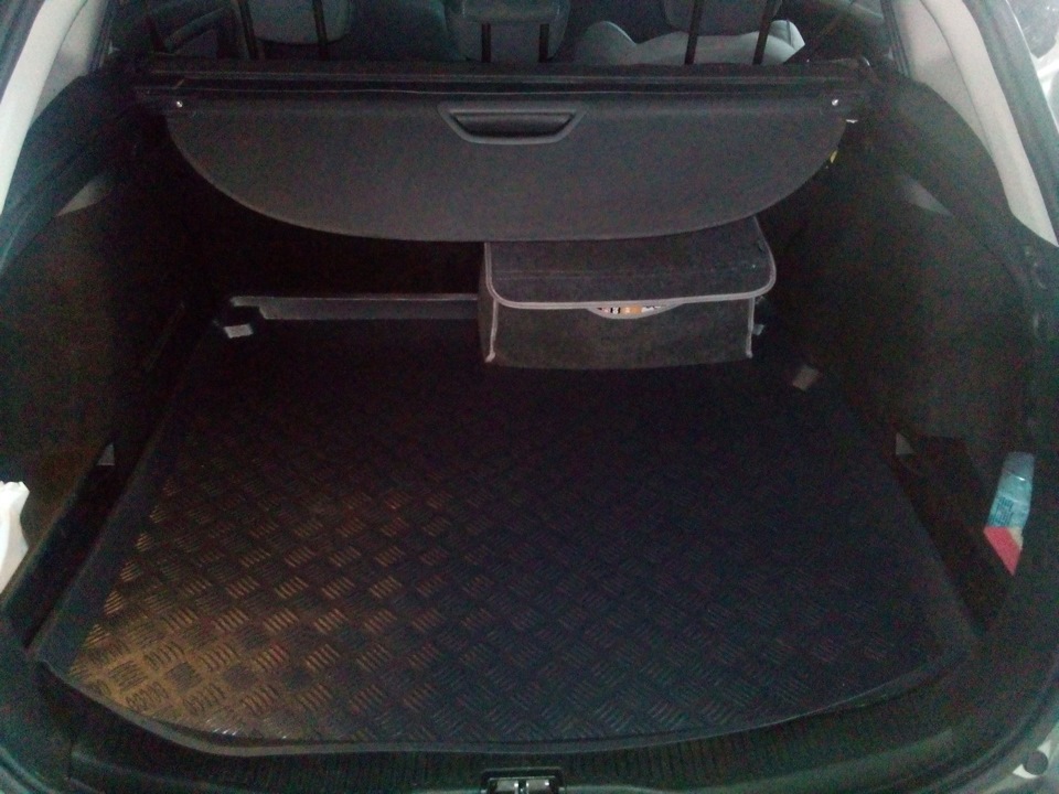 Корыто в багажник и сумка — Renault Megane Sport Tourer, 1,5 л, 2011 ...