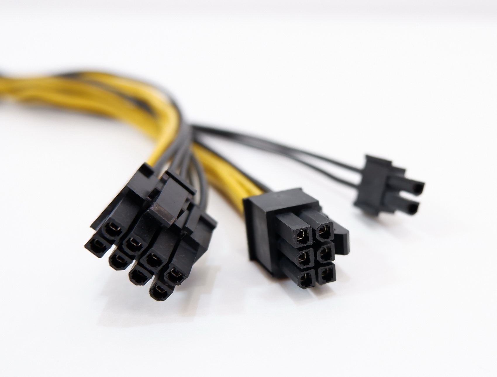 Фото пинов. Переходник FINEPOWER 8-Pin - Molex x2. Переходник питания GPU Molex Mini-Fit 8pin 2x 6+2pin. Переходник 6-Pin x2 - 8-Pin. Переходник питания GPU Molex Mini-Fit 8pin 2x 6pin.