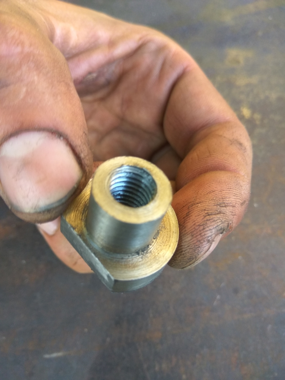 Втулка заднего уха генератора — Mitsubishi Pajero (2G)