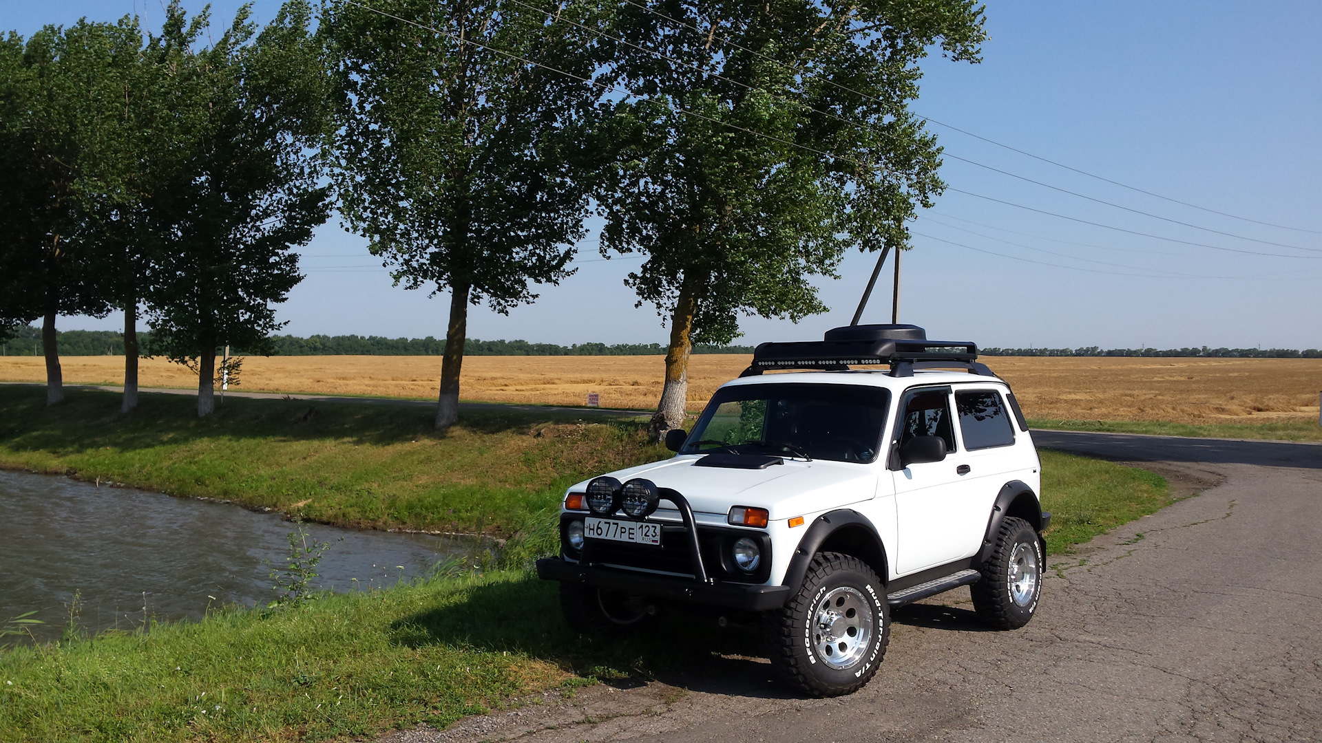 Нива шел. Lada 4x4 Bronto белая. Нива Бронто белая. Нива 3д оффроад. Белая Нива оффроуд.