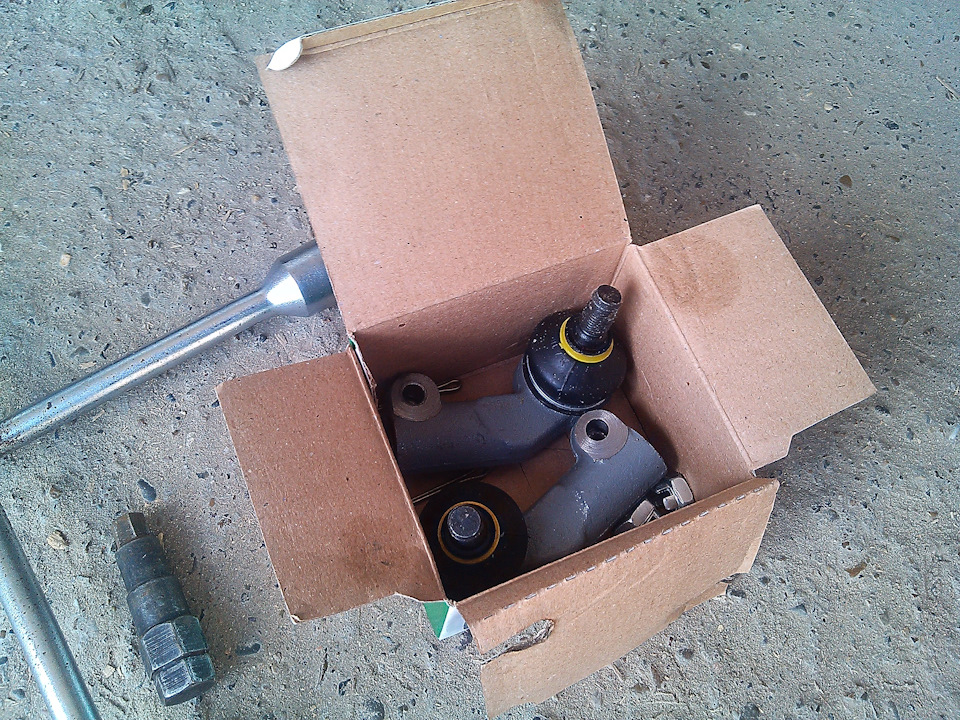 Замена рулевых наконечников — Lada Калина универсал, 1,6 л, 2013 года ...