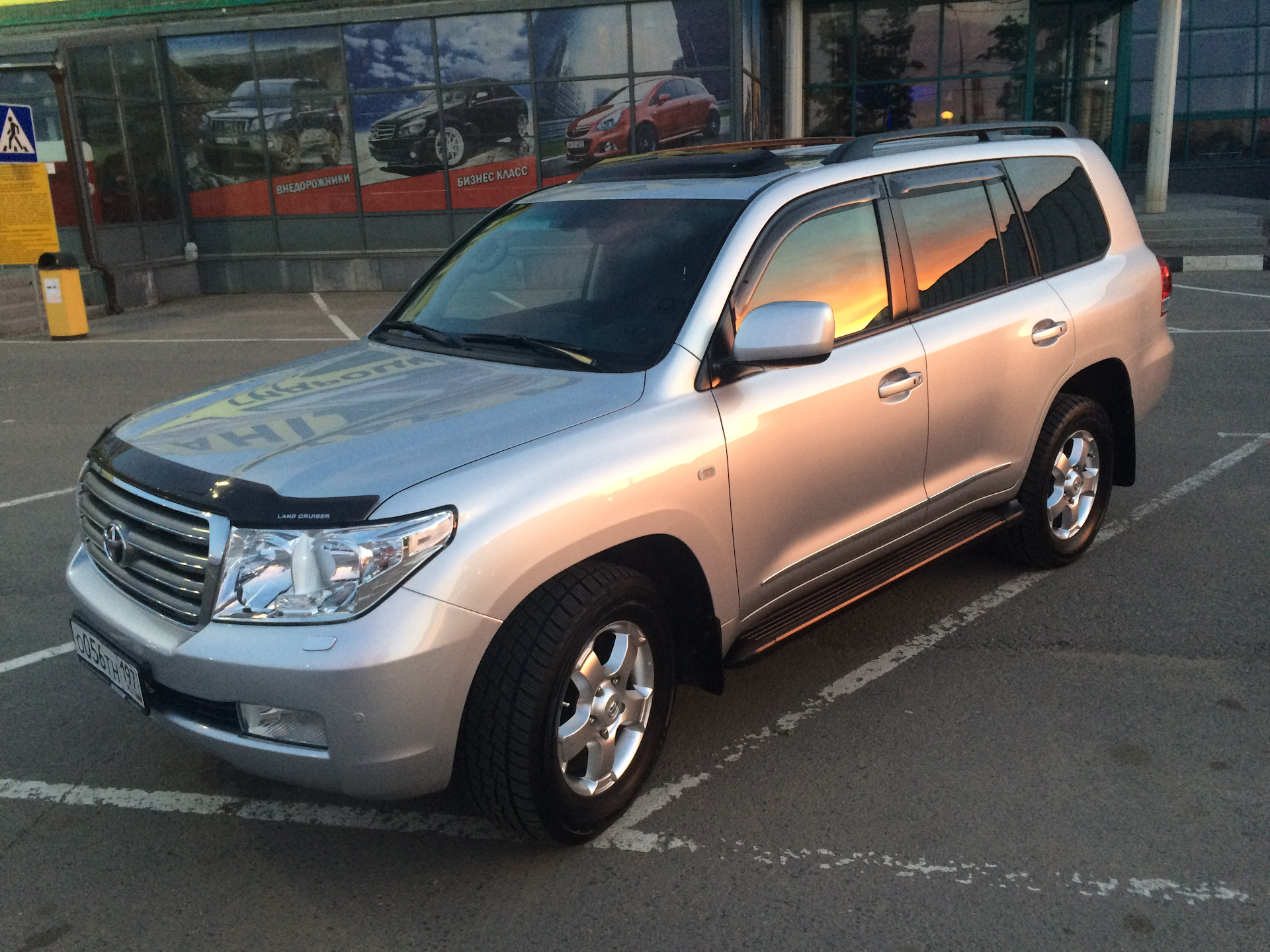 Land cruiser 200 2021. Китайский крузак 200. Крузак 200 бас. Toyota land cruiser prado 200. Toyota land cruiser 200 2012.