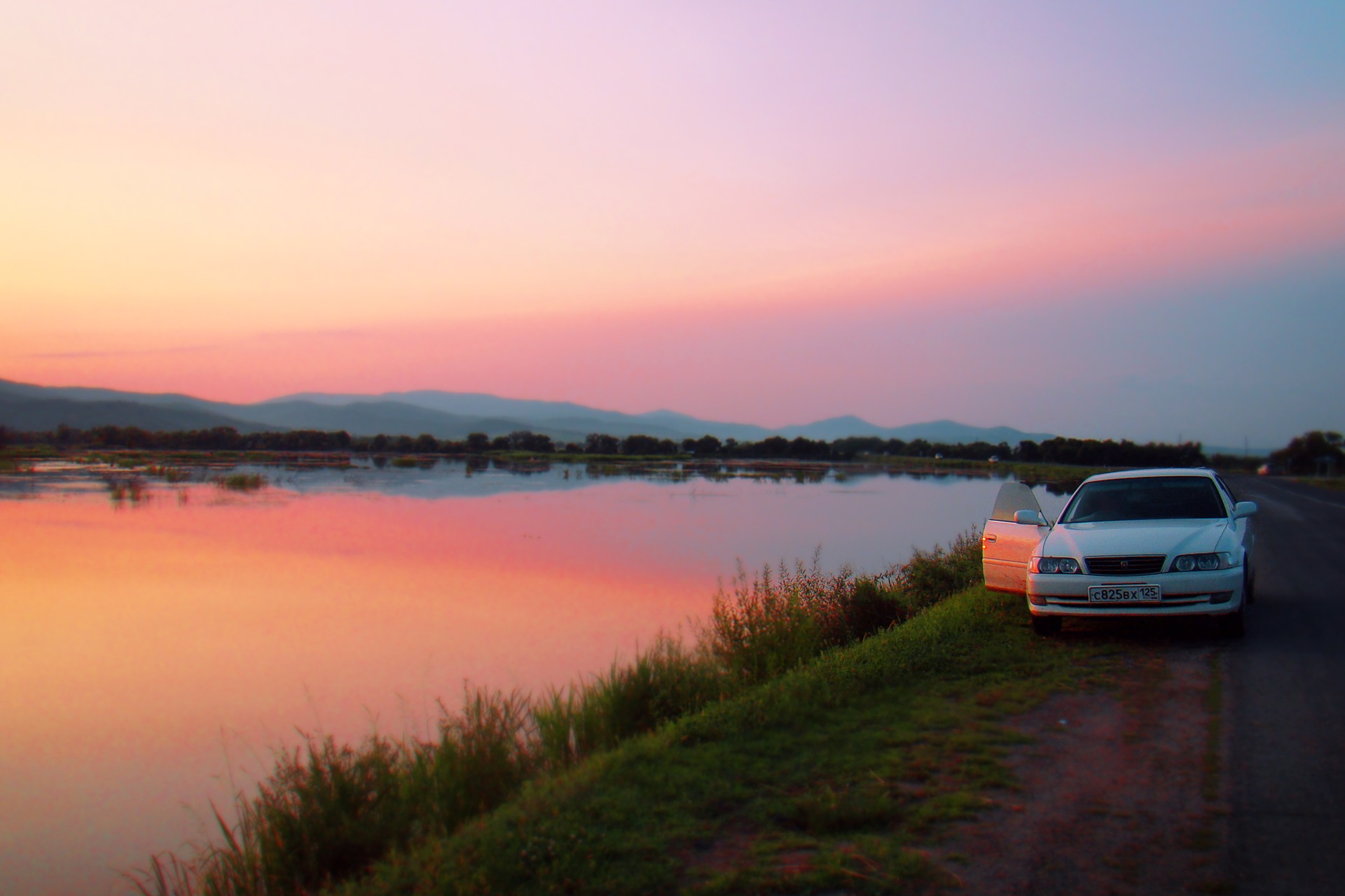 Авто озеры. Toyota Chaser 100 закат. Машина в озере. Озеро машина ночью. Тойота озера.