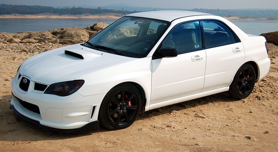 Subaru Impreza белая