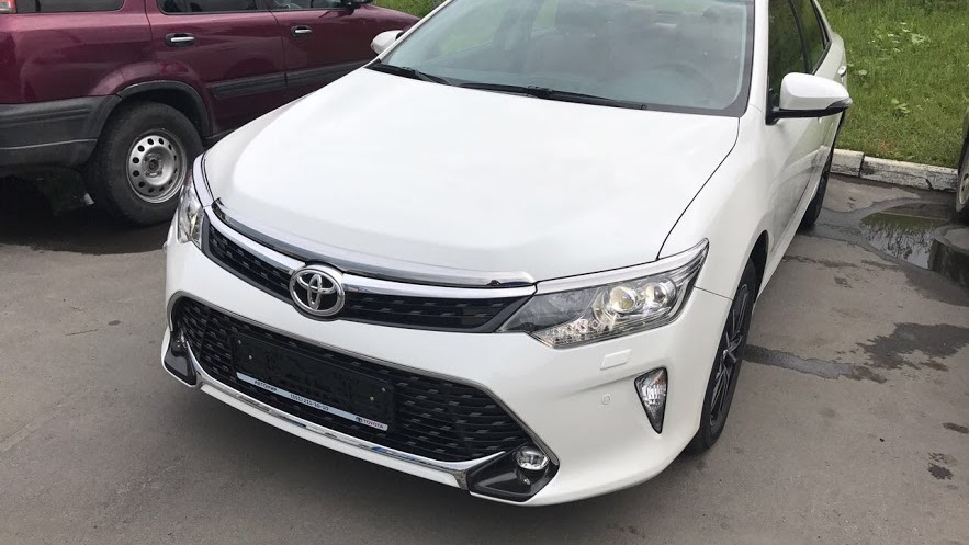 Toyota Camry 55 белый перламутр