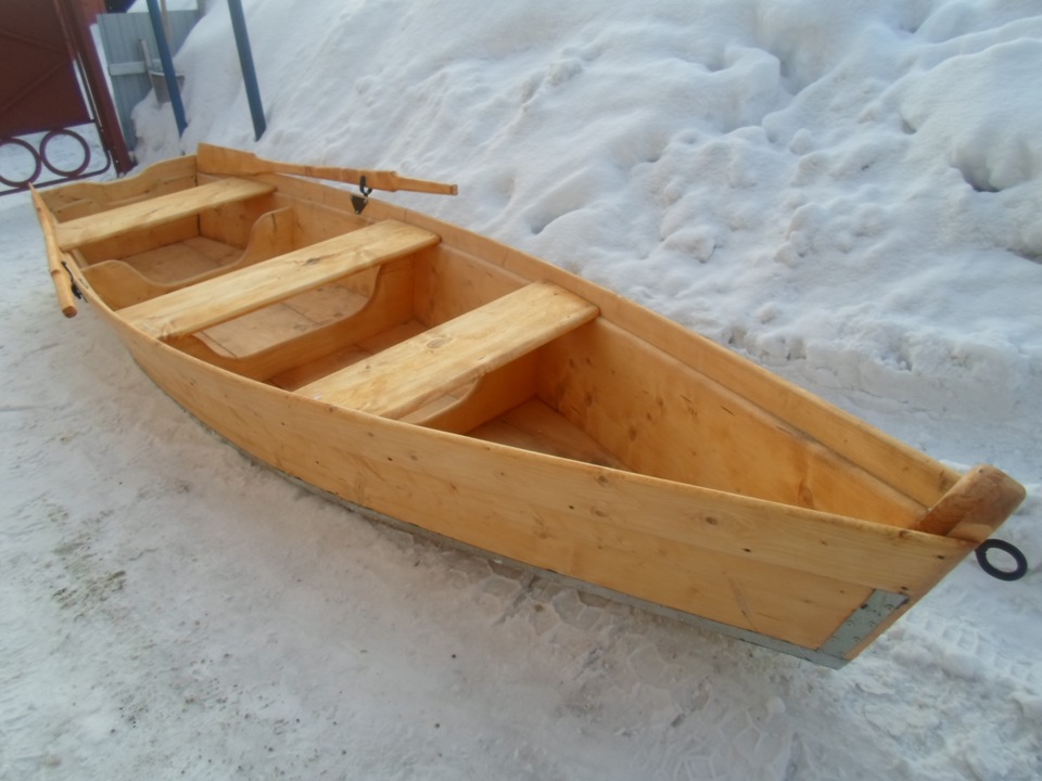 Деревянная лодка...
