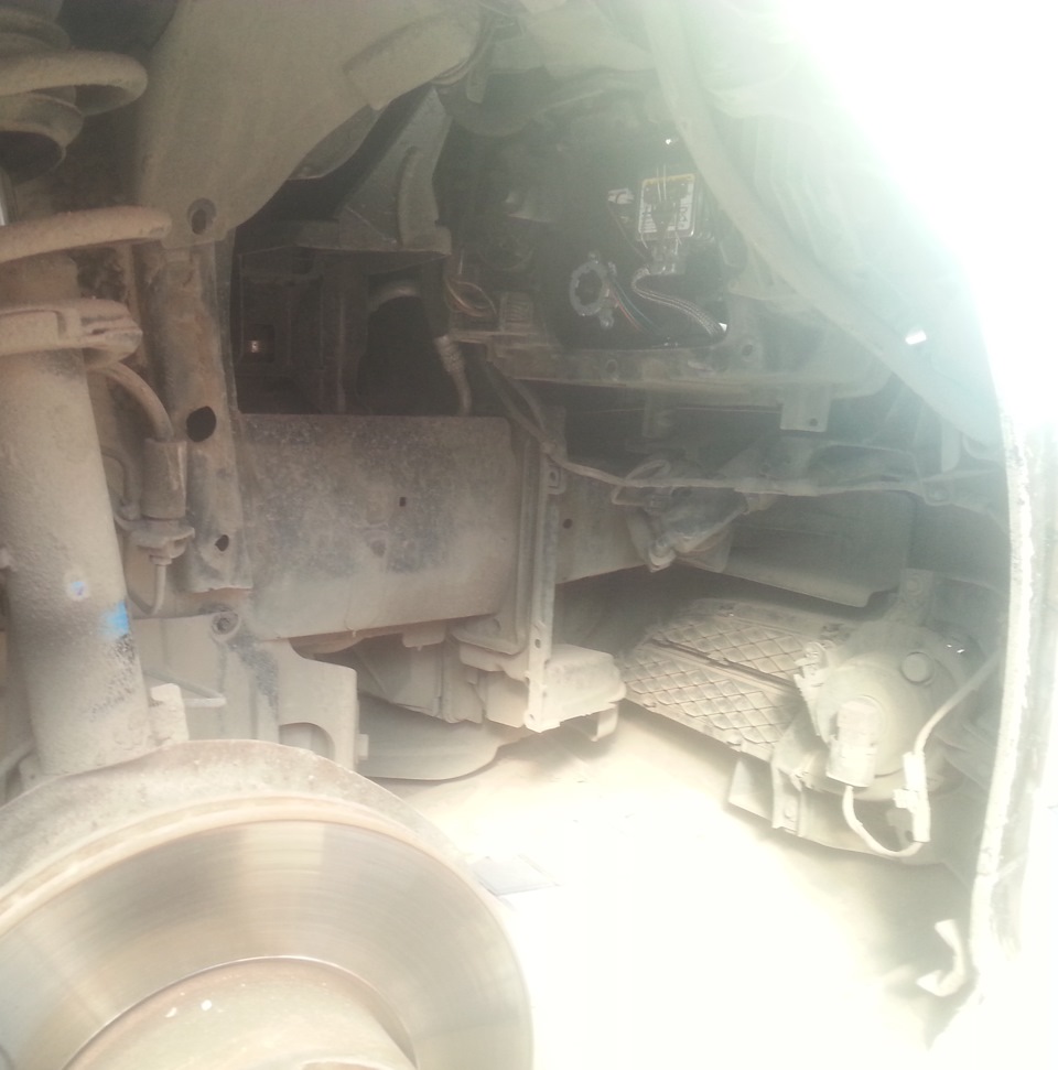 Менял лампочку ксенона. — BMW 3 series (E90), 2 л, 2009 года | своими ...