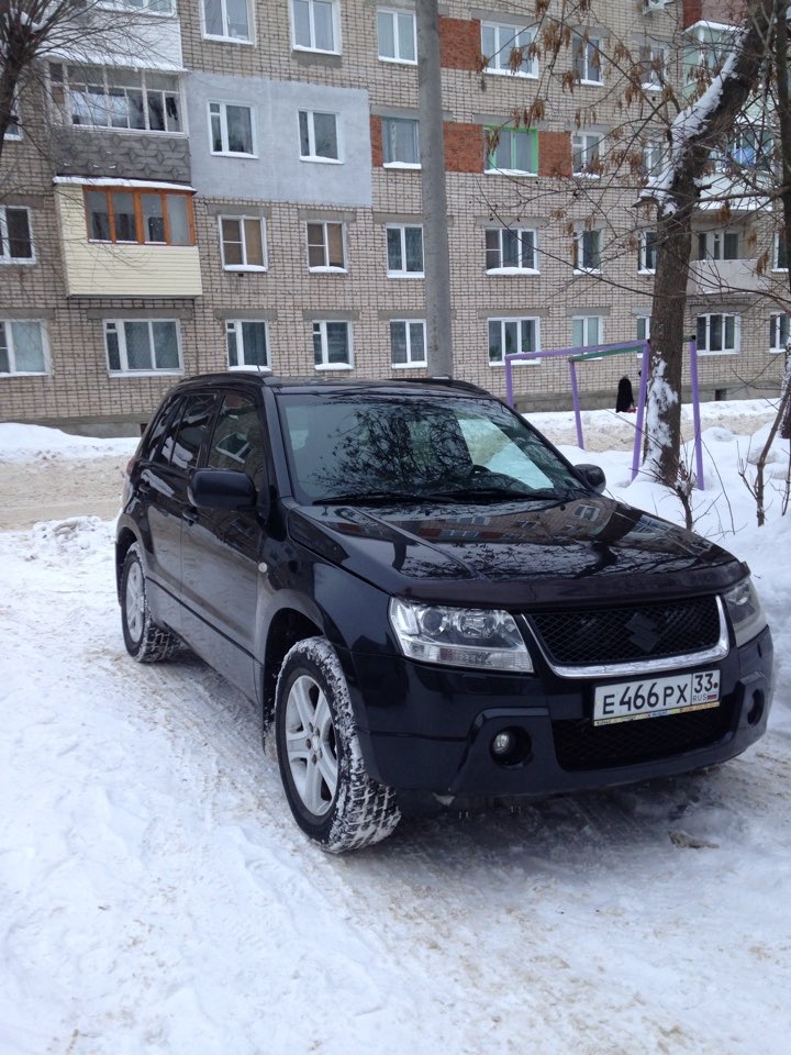 Suzuki Grand Vitara черная