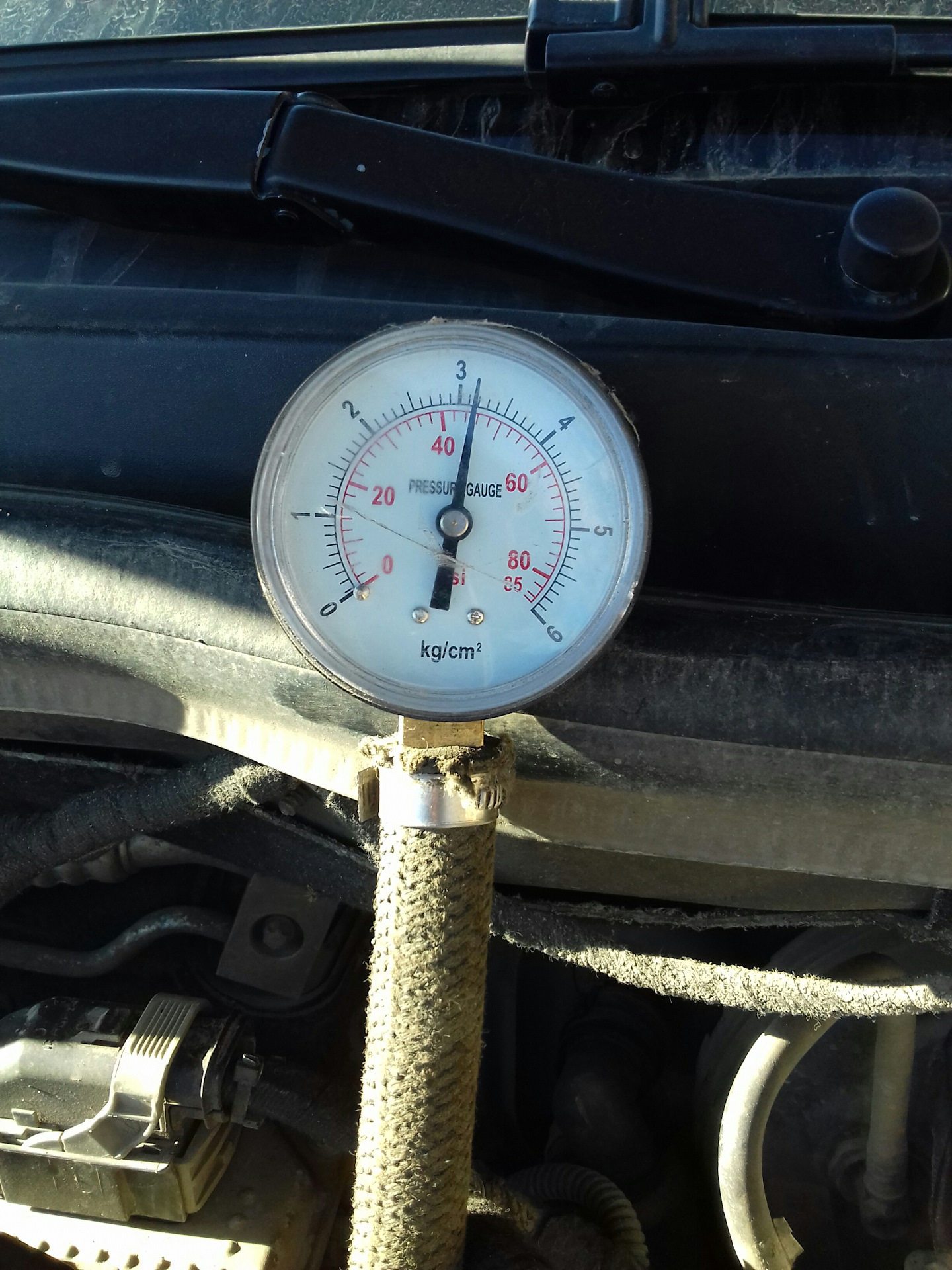 Как замерить давление масла в двигателе. Замер давления топлива Opel Zafira 2012 года.