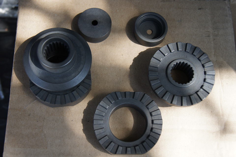 9. На фото полуосевые муфты, дистанционные кольца и распорные муфты. — Renault Duster (1G)